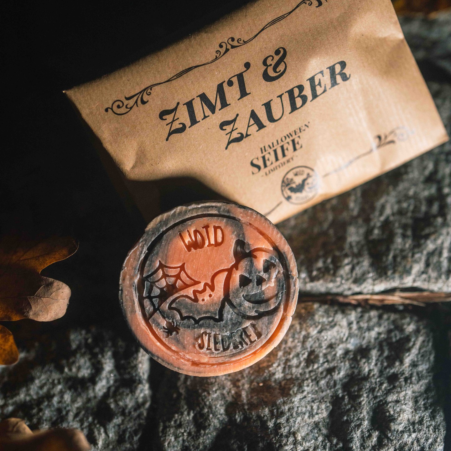 Wenn sich Herbstduft und Magie begegnen: Unsere limitierte Halloween-Seife „Zimt & Zauber“